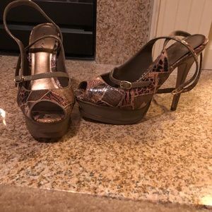 Platform stiletto shoes